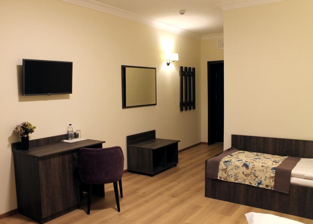 Non-Stop Economy Hotel Boryspilʼ Dış mekan fotoğraf