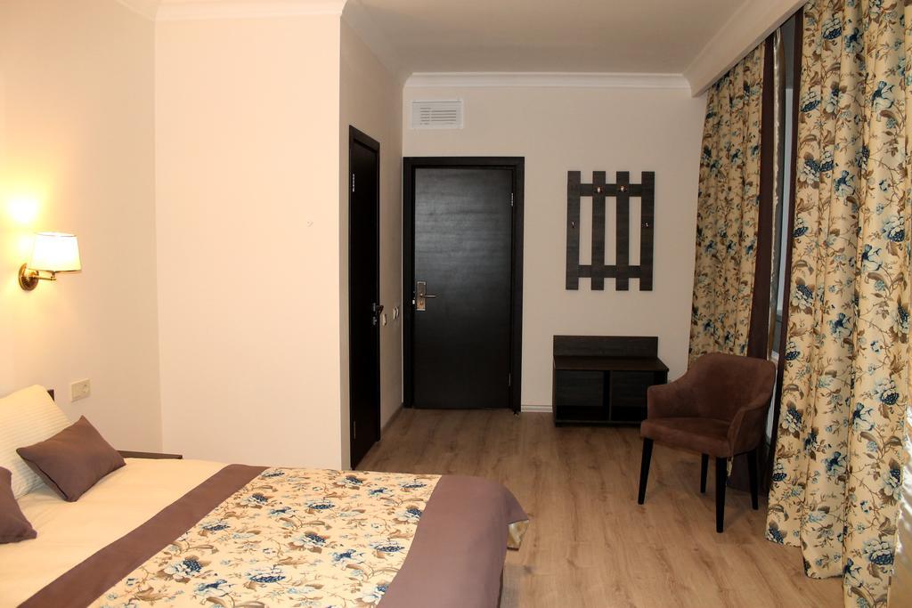 Non-Stop Economy Hotel Boryspilʼ Dış mekan fotoğraf