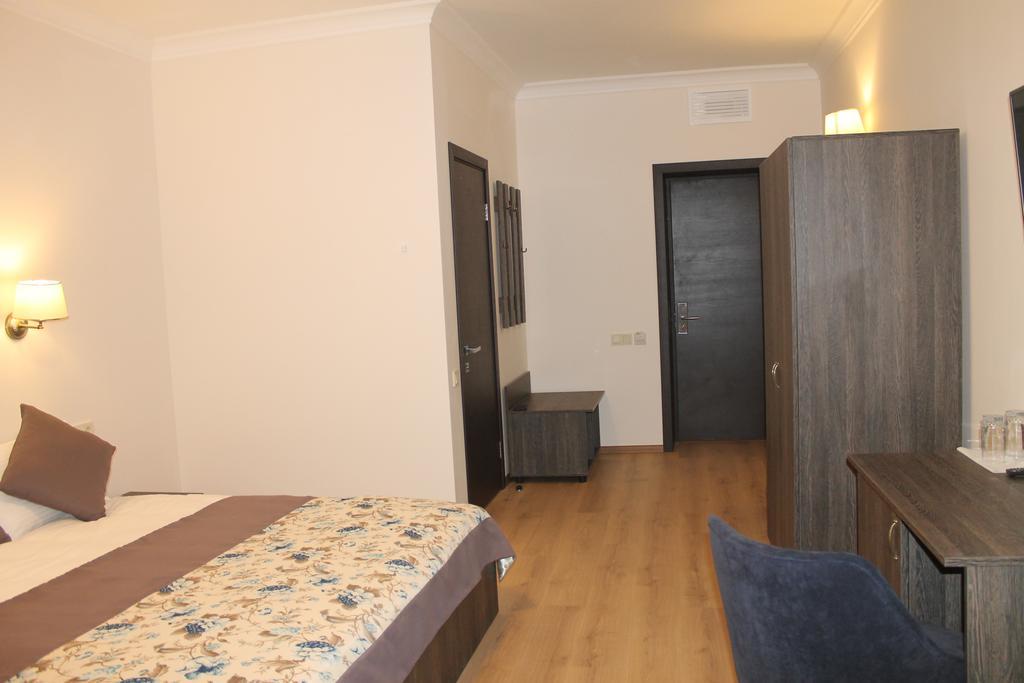 Non-Stop Economy Hotel Boryspilʼ Dış mekan fotoğraf