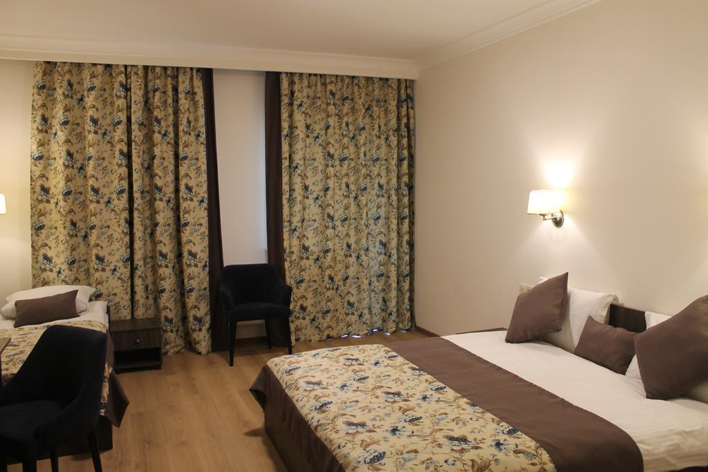 Non-Stop Economy Hotel Boryspilʼ Dış mekan fotoğraf