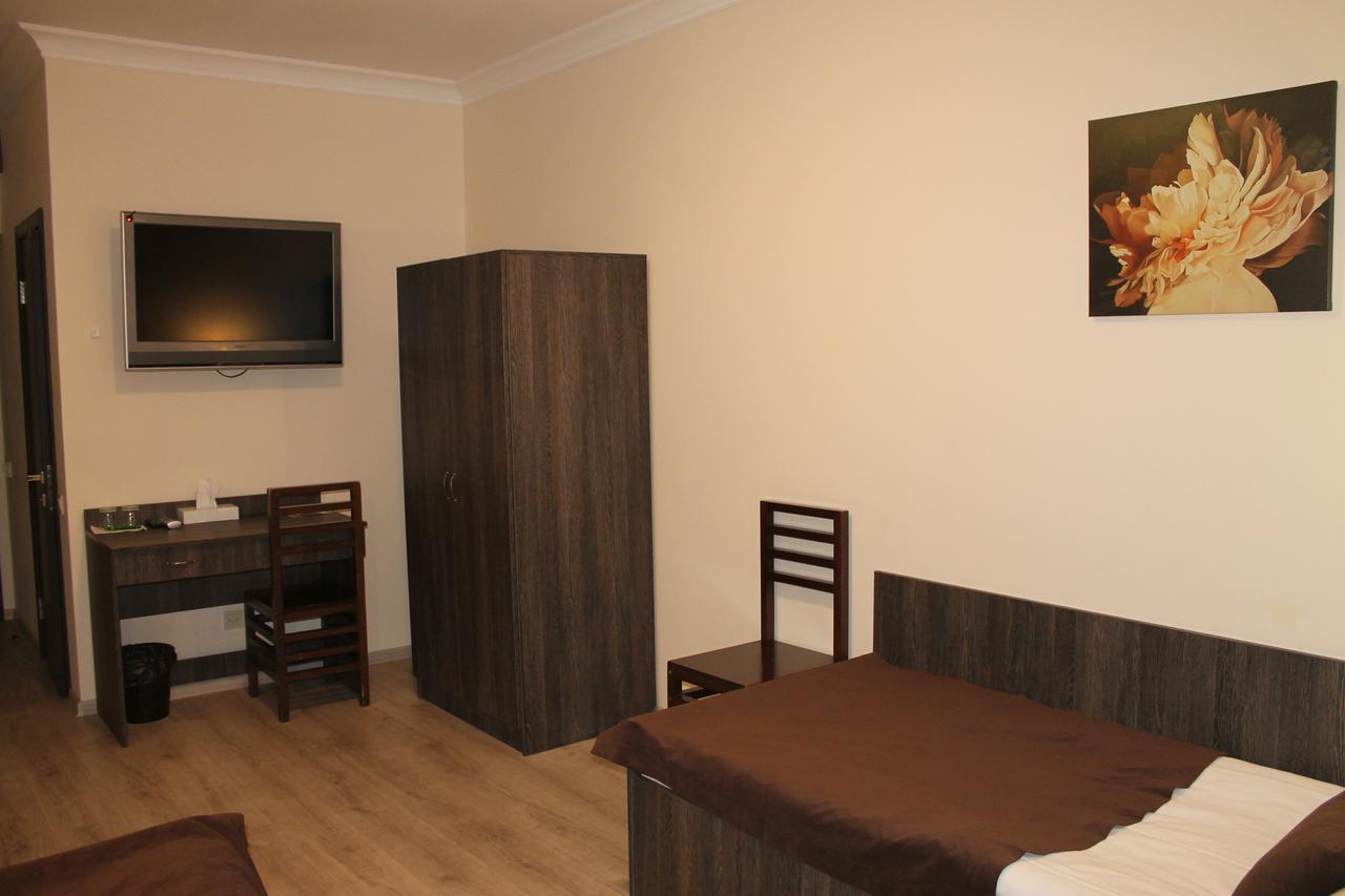 Non-Stop Economy Hotel Boryspilʼ Dış mekan fotoğraf