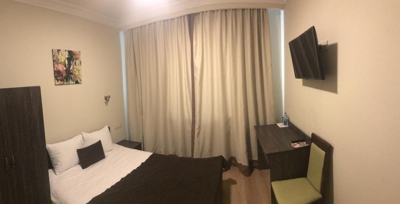 Non-Stop Economy Hotel Boryspilʼ Dış mekan fotoğraf